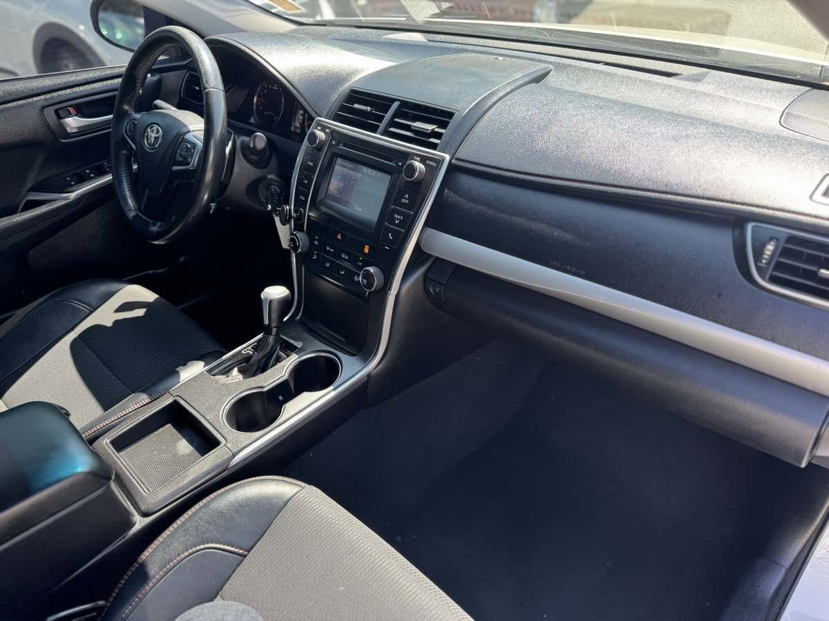 Used 2016 Toyota Camry SE image 11