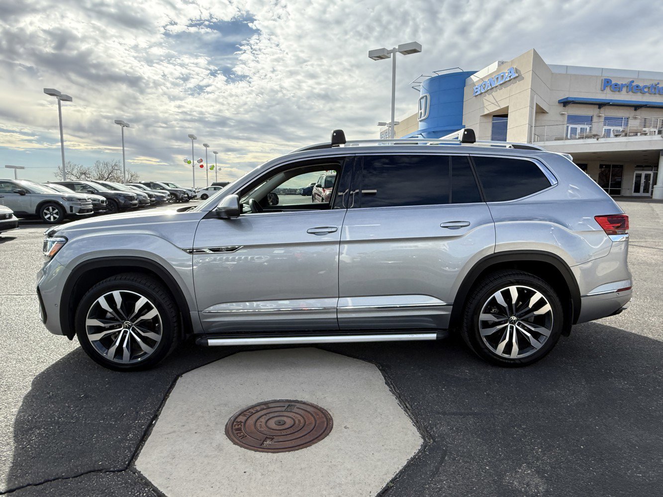 Used 2023 Volkswagen Atlas SEL Premium image 8