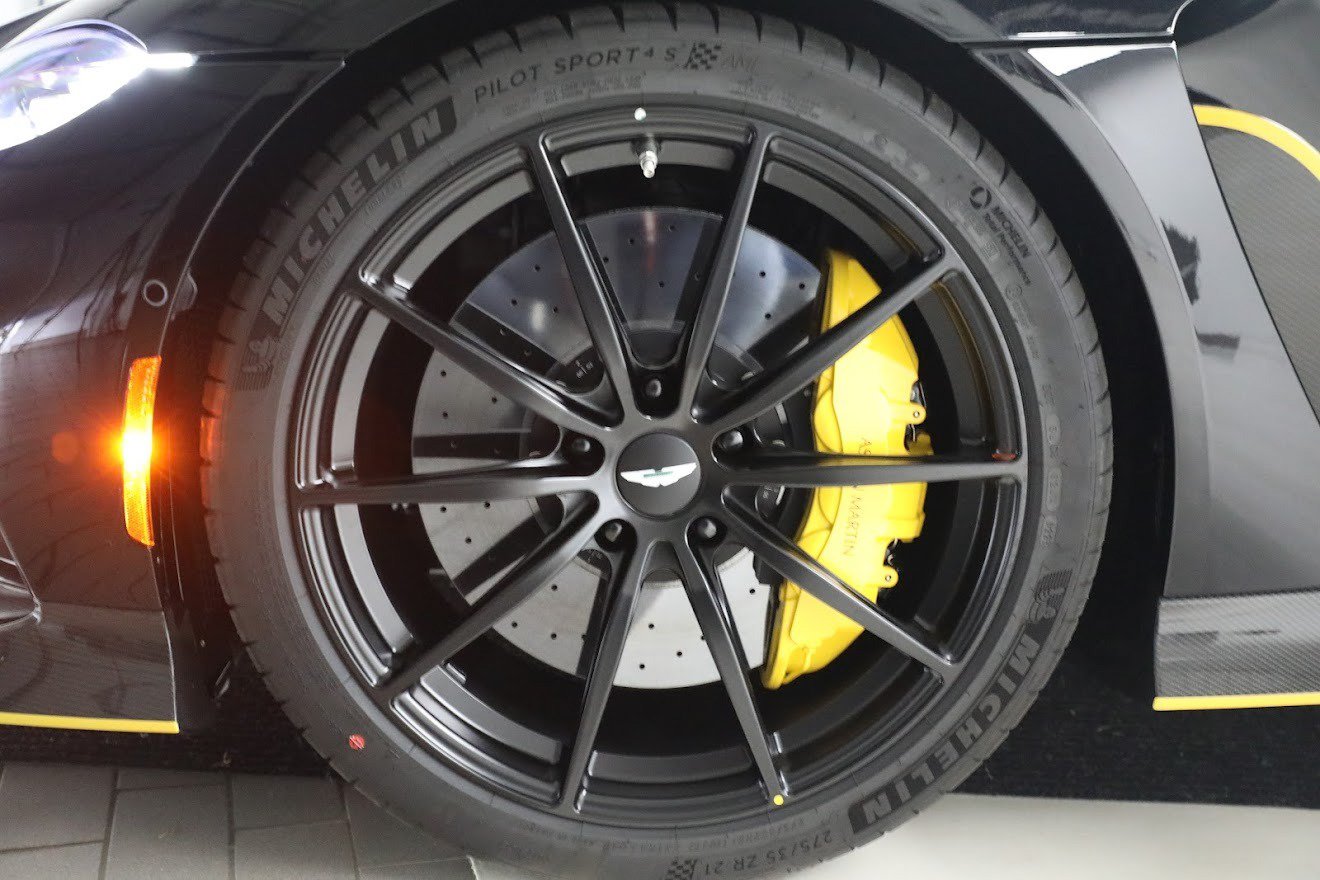 Used 2023 Aston Martin V12 Vantage Roadster RWD image 37