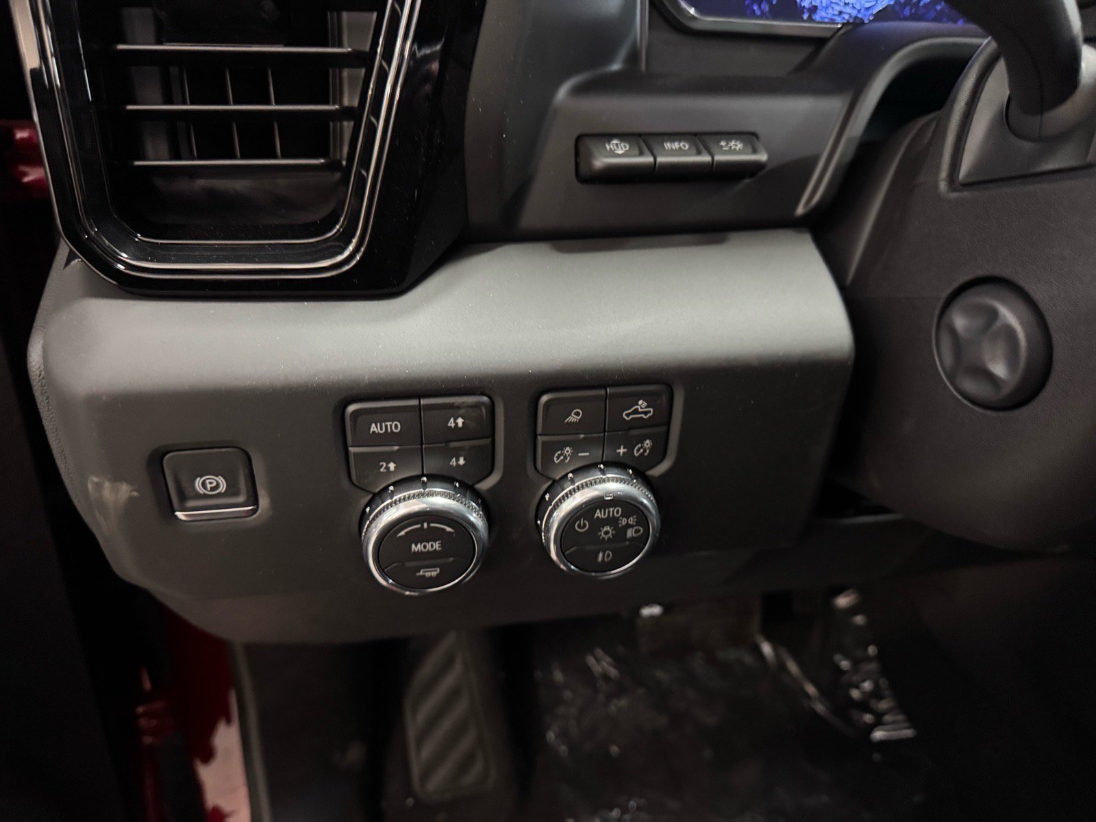 New 2026 GMC Sierra 1500 AT4 w/ AT4 Premium Package AWD/4WD image 17