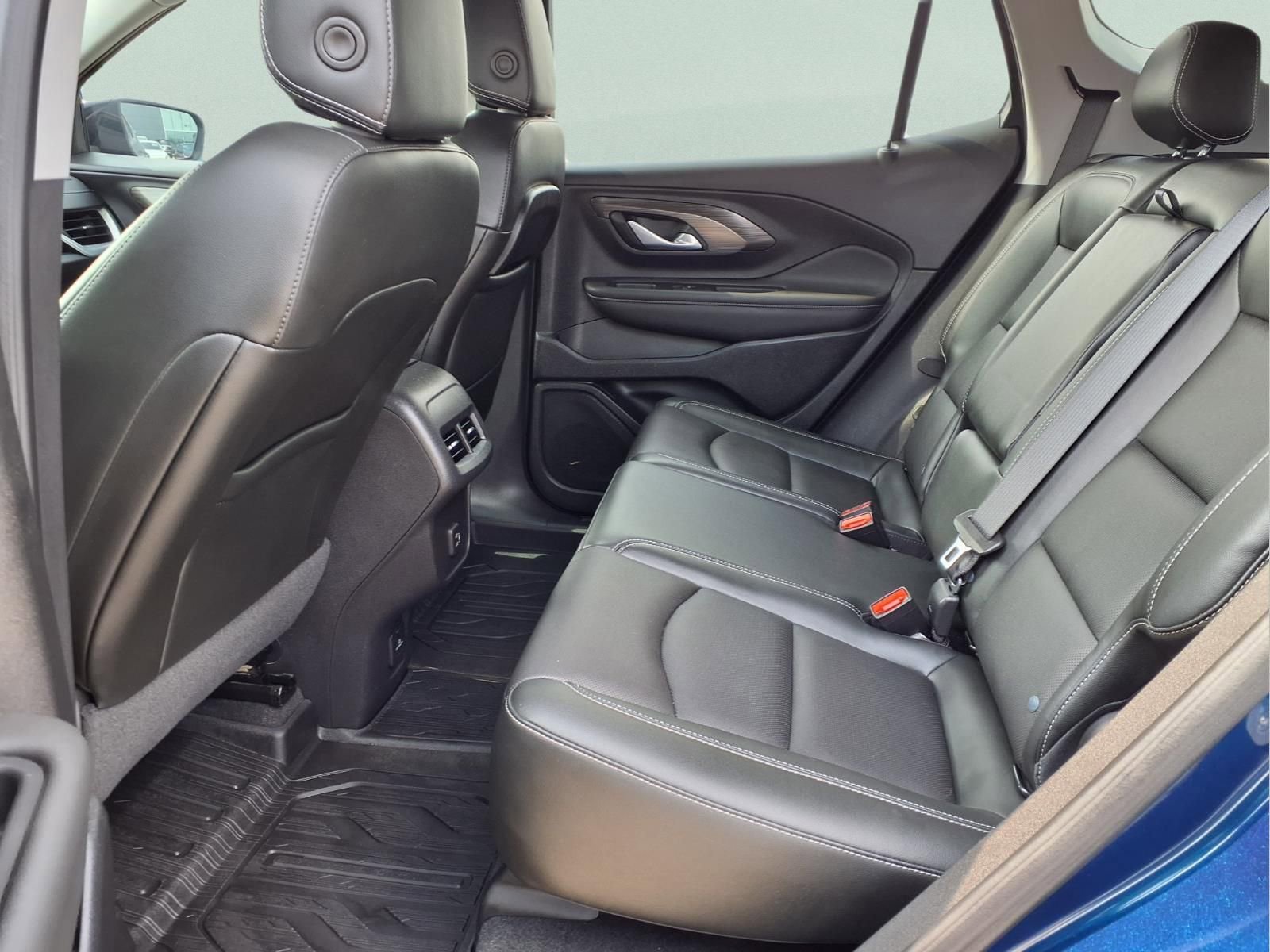 Used 2022 GMC Terrain SLT w/ Elevation Edition image 13