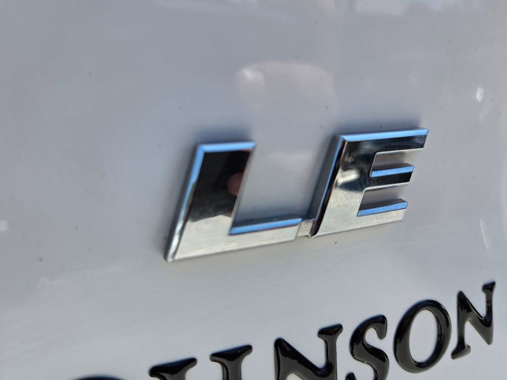 Used 2019 Toyota RAV4 LE FWD image 17