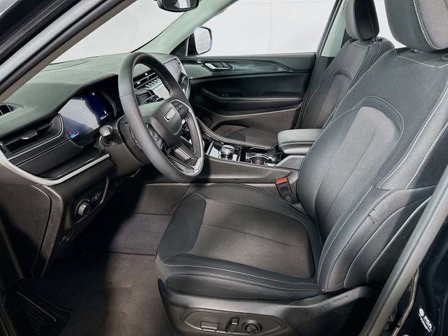 Used 2023 Jeep Grand Cherokee Laredo w/ Luxury Tech Group I image 11