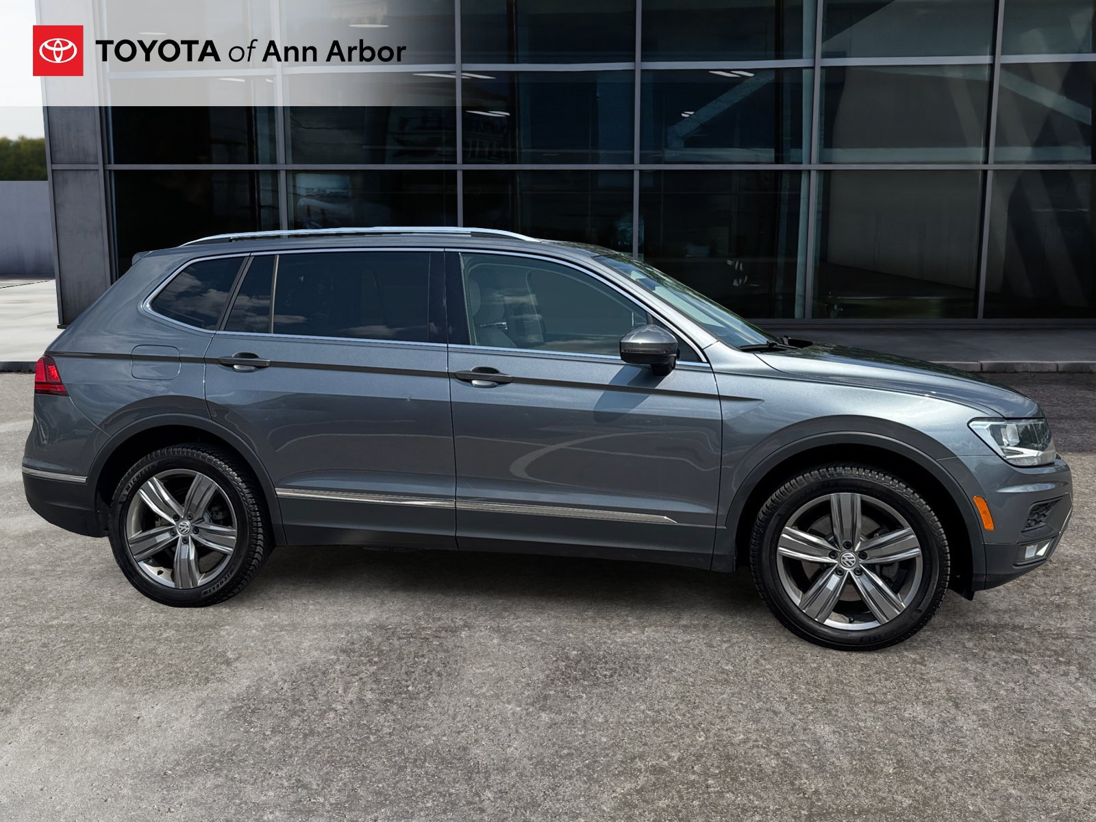 Used 2020 Volkswagen Tiguan SEL AWD/4WD image 12