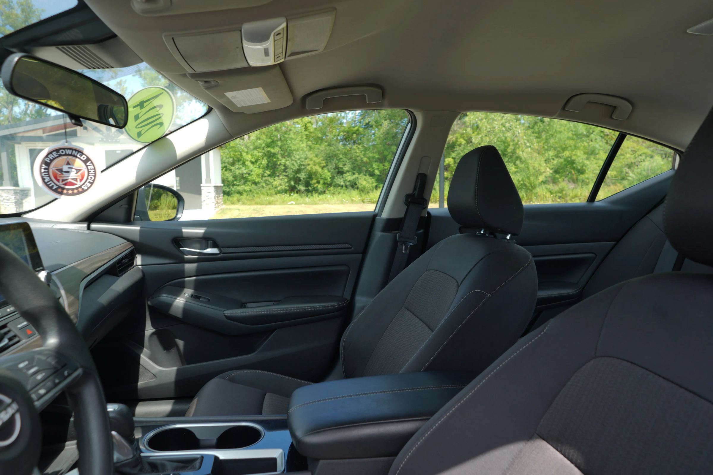 Used 2024 Nissan Altima 2.5 SV FWD image 9