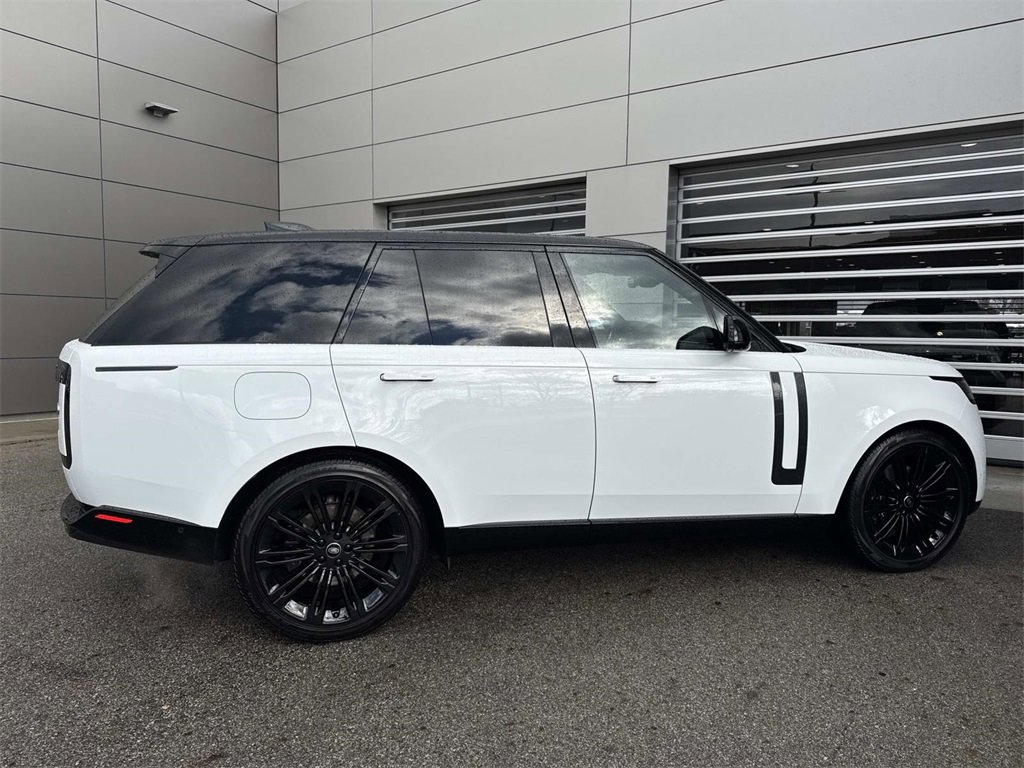 Used 2023 Land Rover Range Rover SE image 8