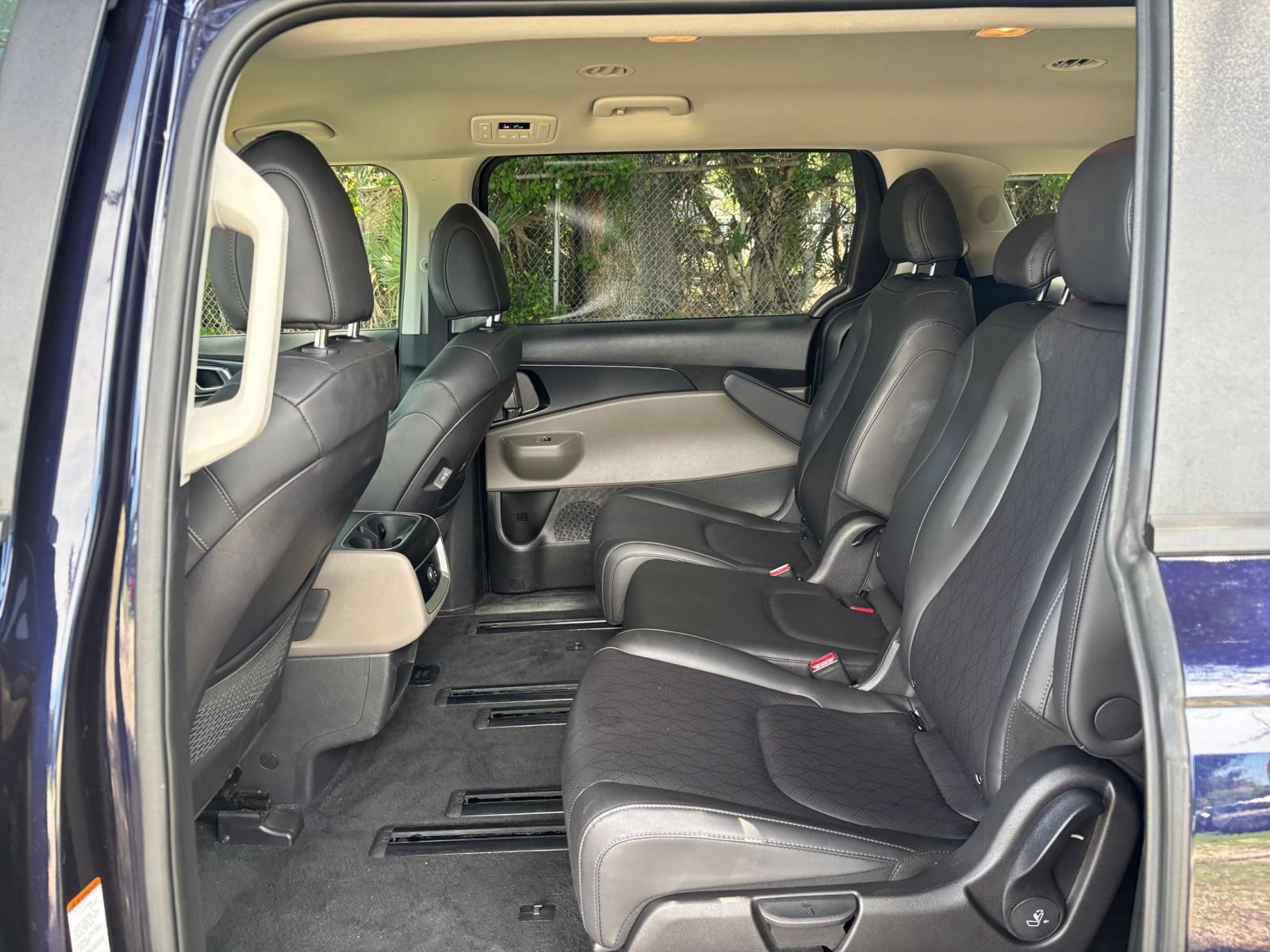 Used 2026 Kia Carnival FWD image 28