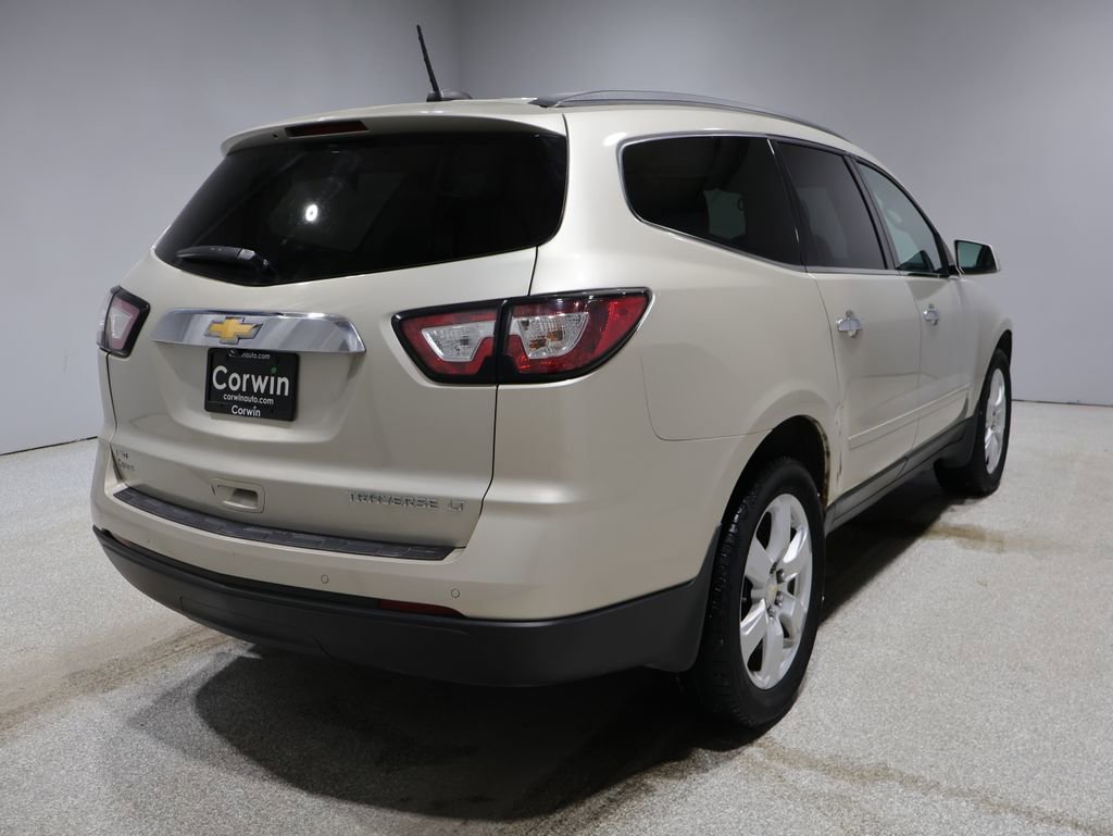 Used 2016 Chevrolet Traverse LT w/ Style and Technology Package image 2