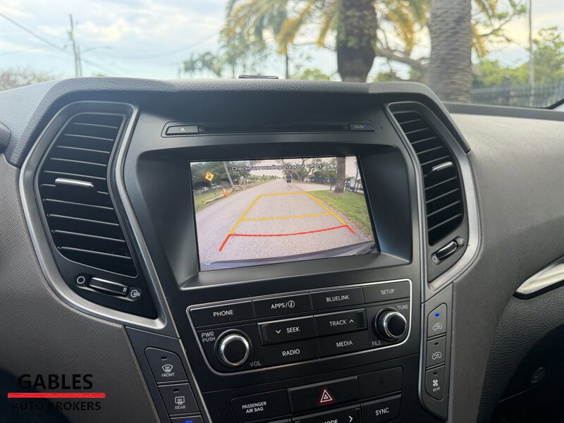 Used 2018 Hyundai Santa Fe SE w/ Cargo Package AWD/4WD image 18
