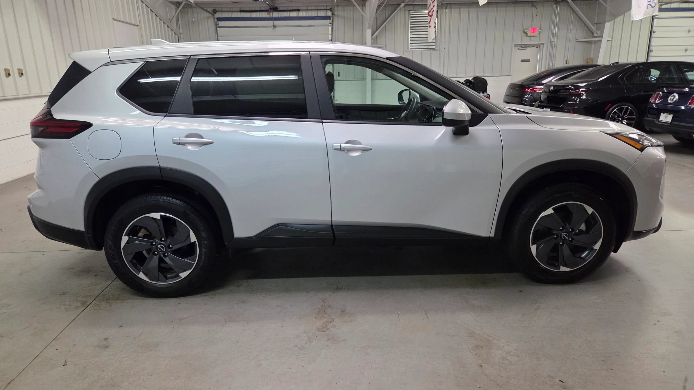 Used 2025 Nissan Rogue SV FWD image 9