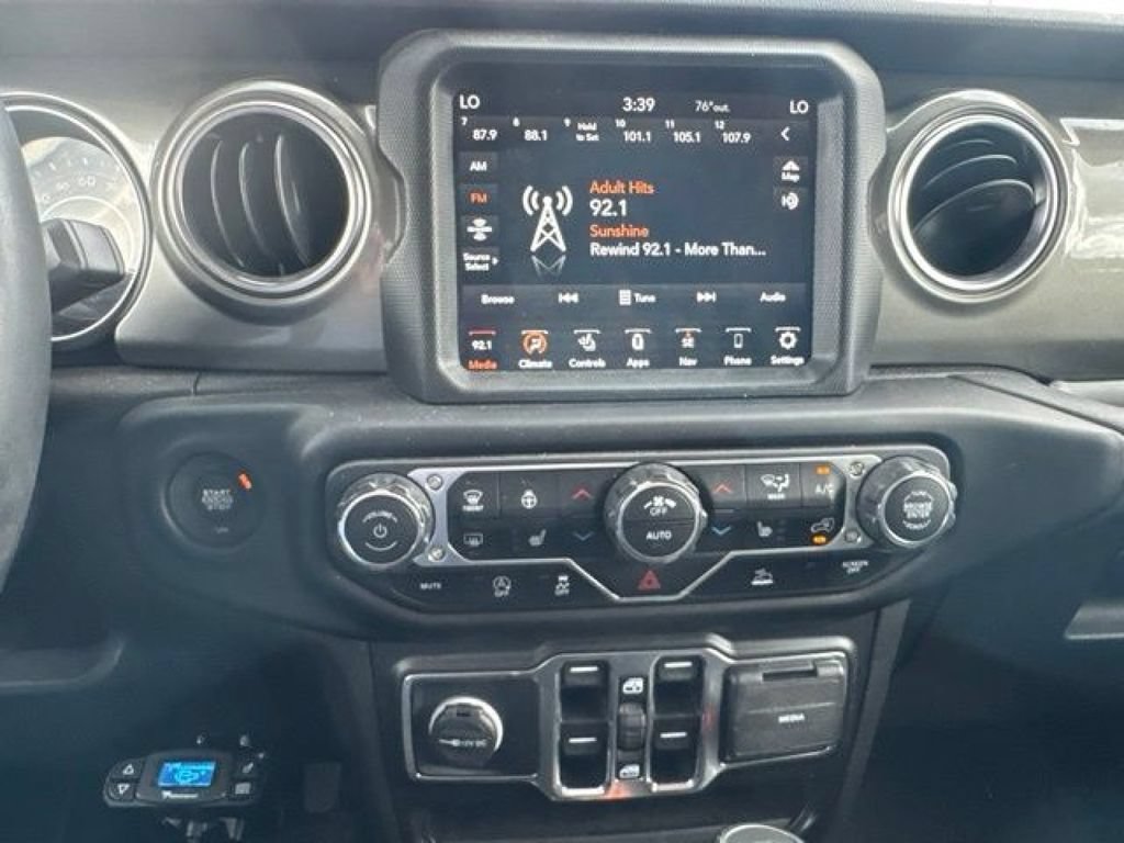 Used 2022 Jeep Gladiator Overland w/ Cold Weather Group AWD/4WD image 33