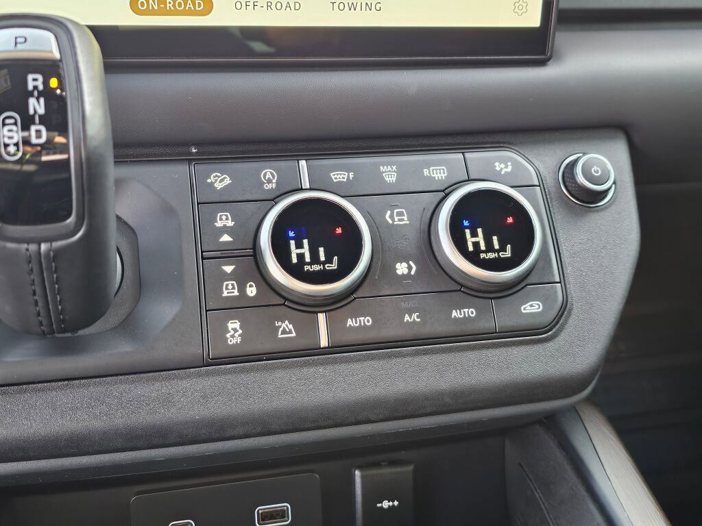 Used 2024 Land Rover Defender 110 X image 30