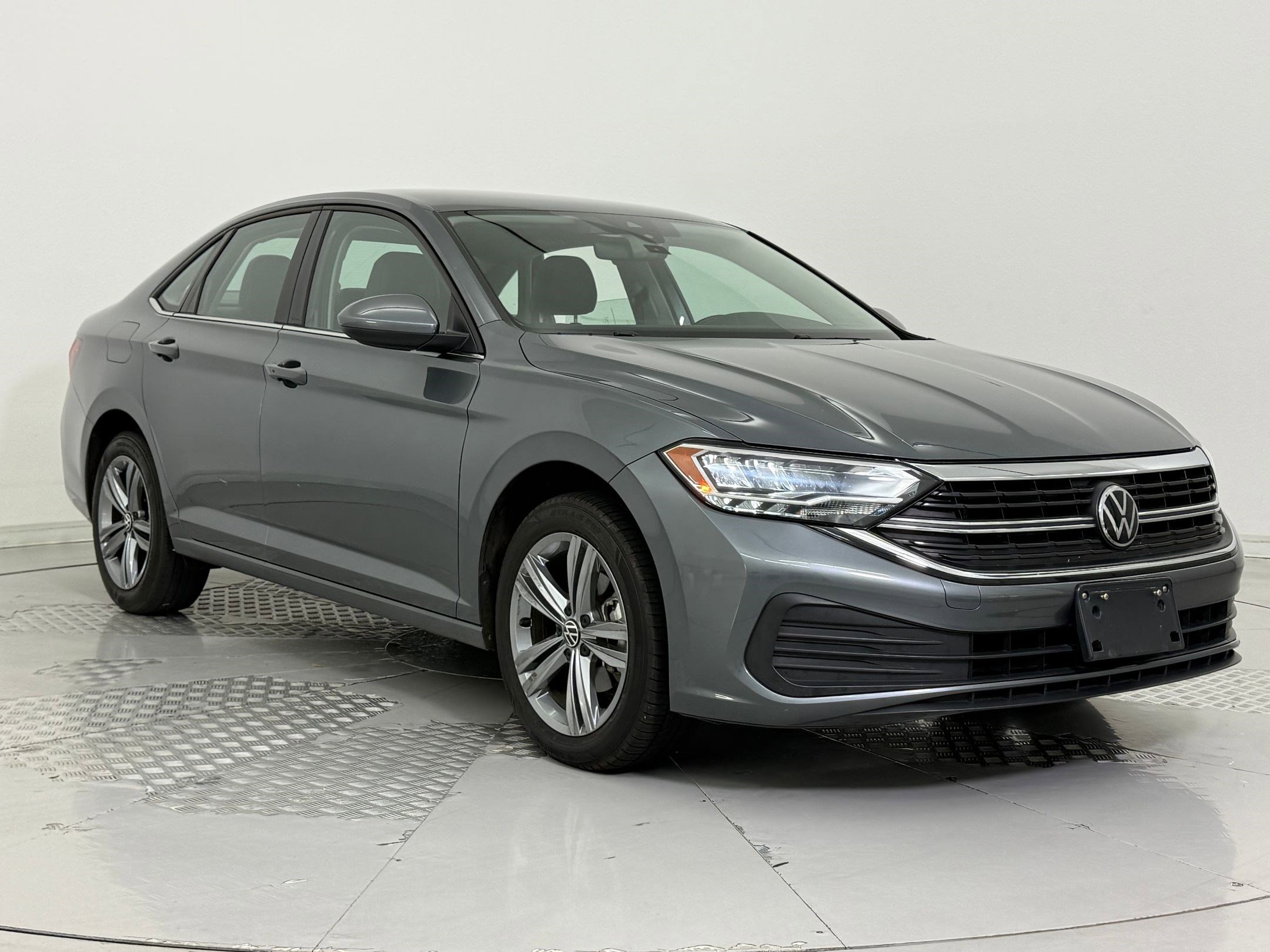 Used 2024 Volkswagen Jetta SE image 7