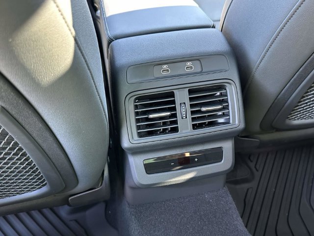 Used 2025 Audi Q5 Premium Plus w/ Premium Plus AWD/4WD image 17