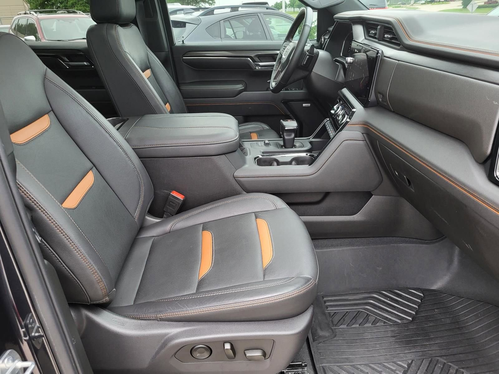 Used 2024 GMC Sierra 1500 AT4 w/ Technology Package AWD/4WD image 11