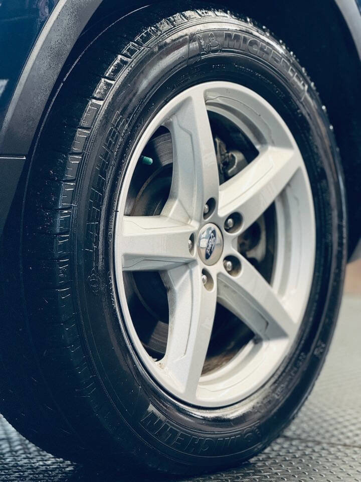 Used 2017 Ford Explorer XLT w/ Equipment Group 201A image 21