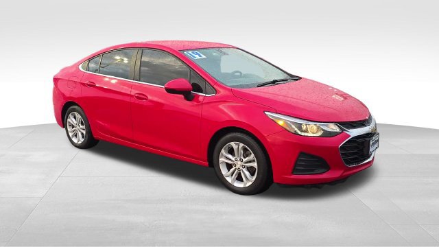 Used 2019 Chevrolet Cruze LT w/ Convenience Package FWD image 2