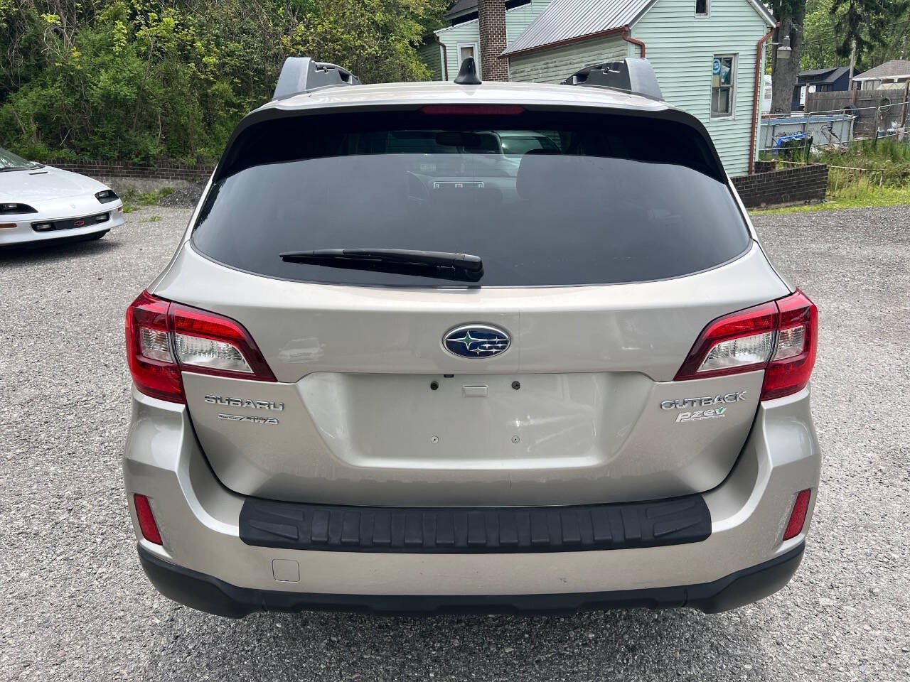 Used 2016 Subaru Outback 2.5i Limited AWD/4WD image 9