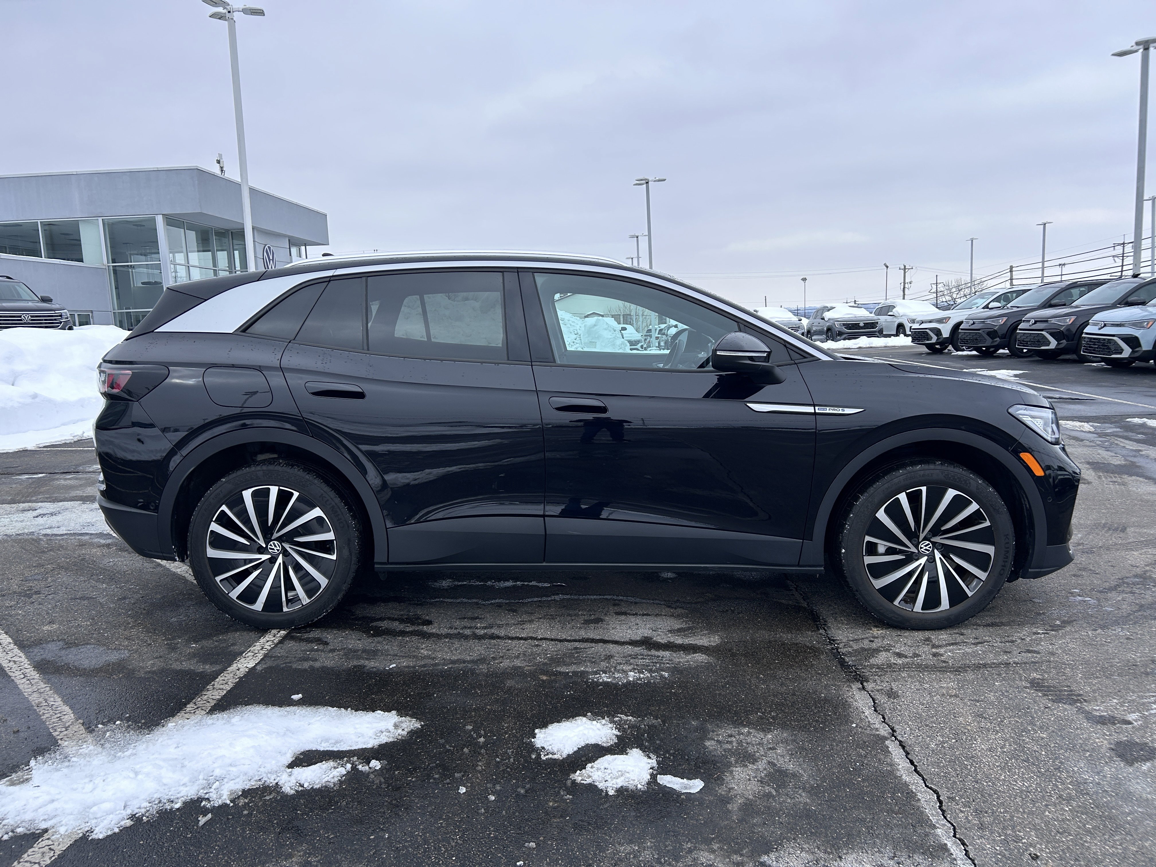 Used 2023 Volkswagen ID.4 Pro S Plus image 8