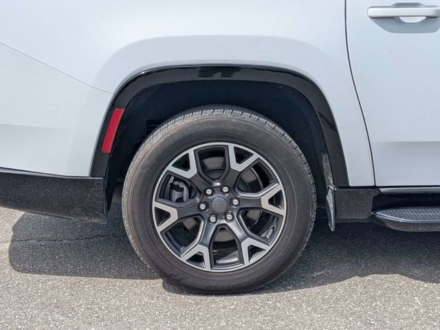 Used 2023 Jeep Wagoneer L Series III RWD image 10