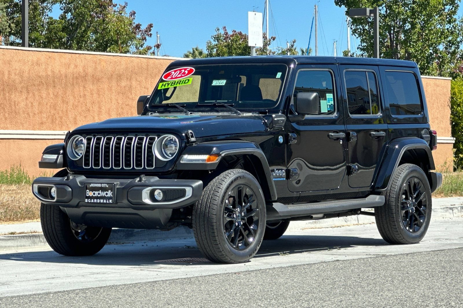 Used 2025 Jeep Wrangler Unlimited Sahara AWD/4WD image 8