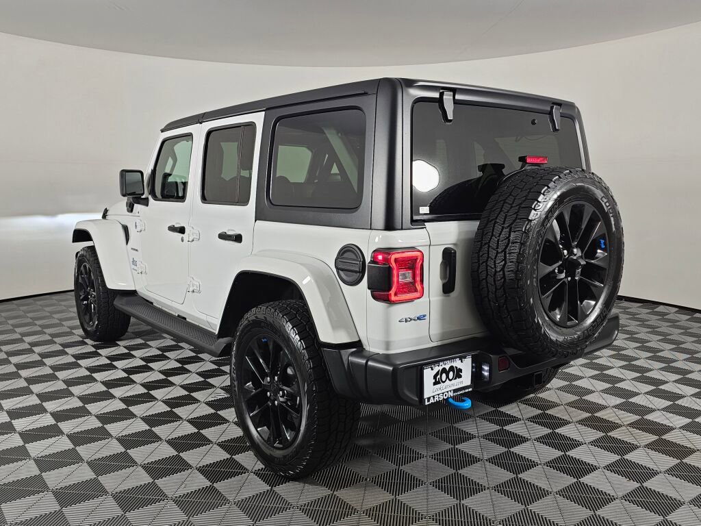 Used 2023 Jeep Wrangler Unlimited Sahara w/ Cold Weather Group AWD/4WD image 5