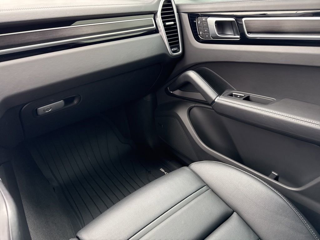 Used 2023 Porsche Cayenne GTS image 31