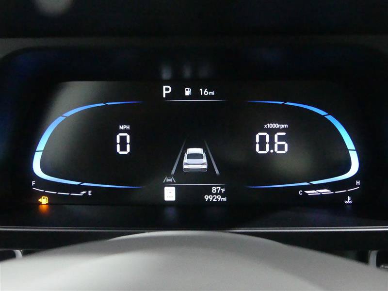 Used 2025 Hyundai Elantra Sport FWD image 32
