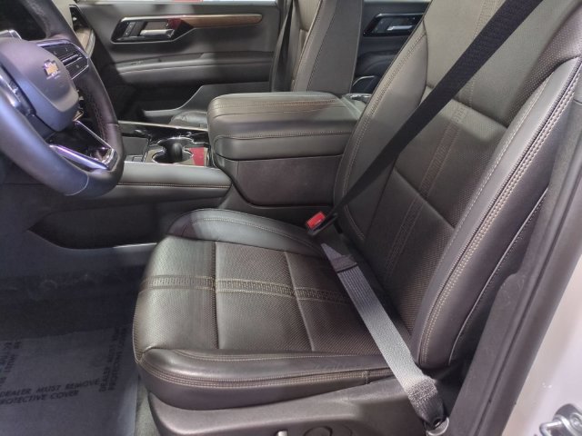 Used 2025 Chevrolet Tahoe High Country AWD/4WD image 12