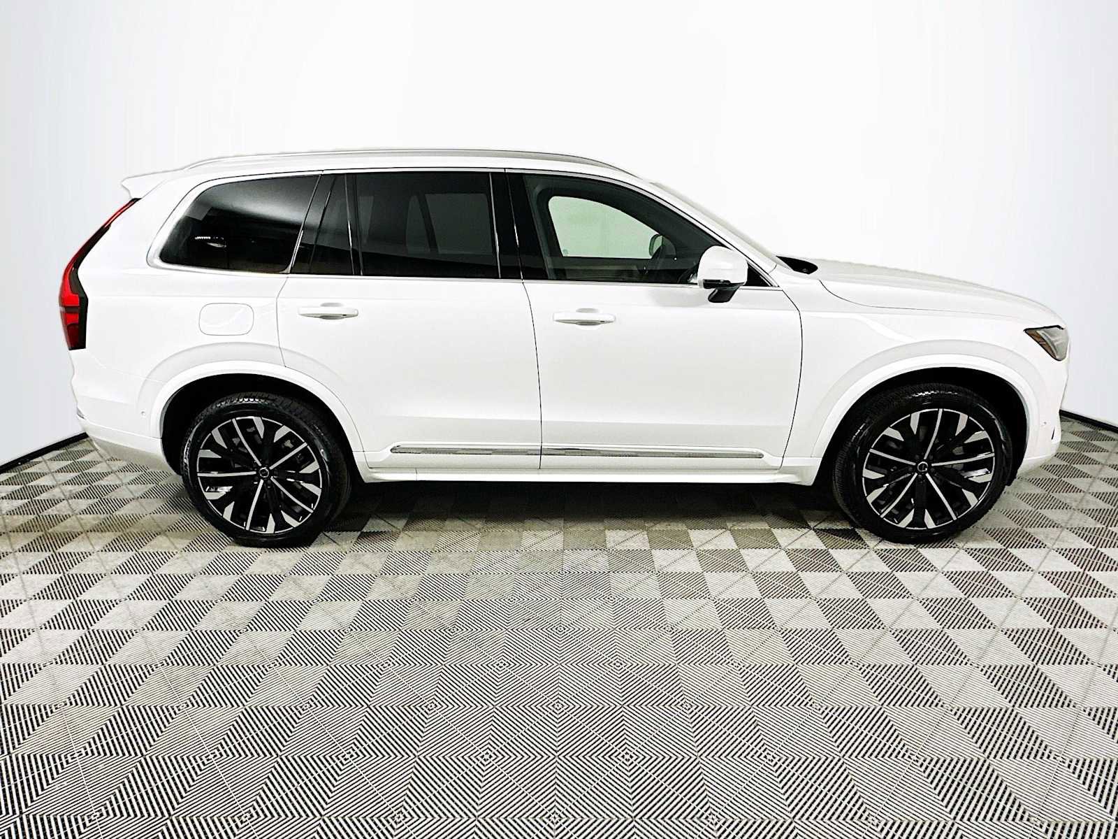 New 2026 Volvo XC90 B6 Plus w/ Protection Package Premier image 8