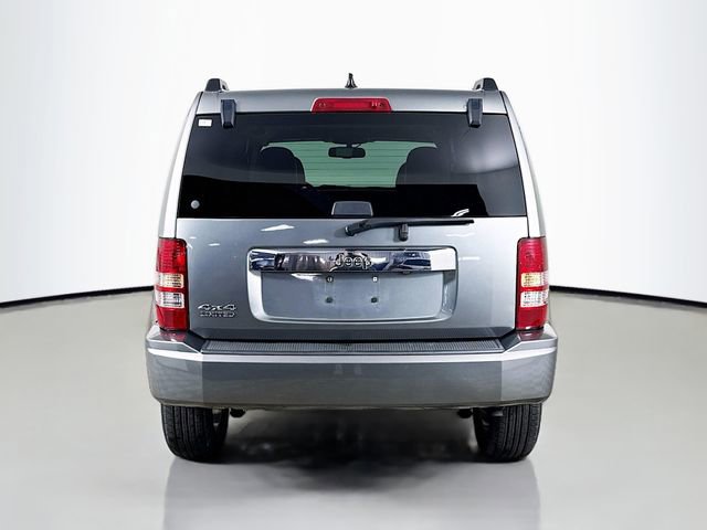 Used 2012 Jeep Liberty Limited w/ Tire & Wheel Group AWD/4WD image 6