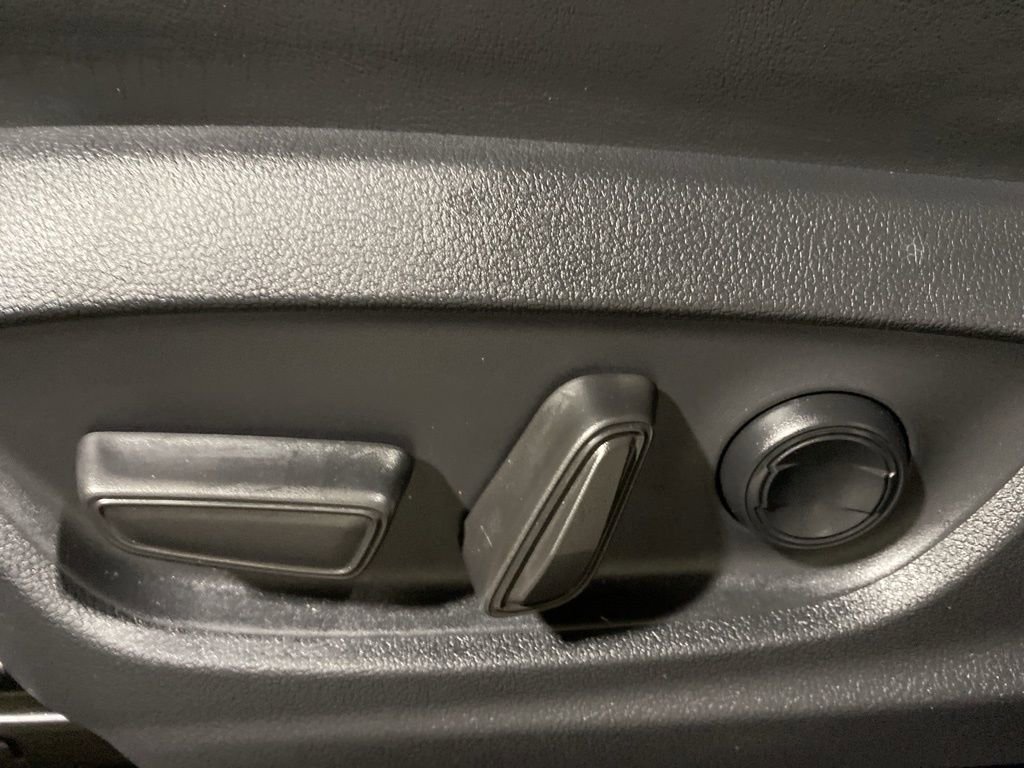 Used 2023 Toyota Crown XLE image 28