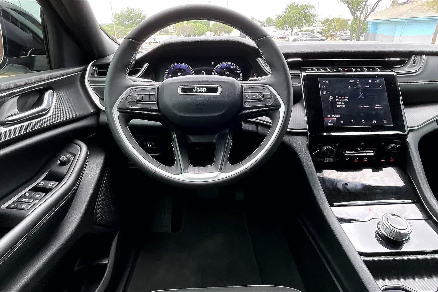Used 2025 Jeep Grand Cherokee L Altitude RWD image 12
