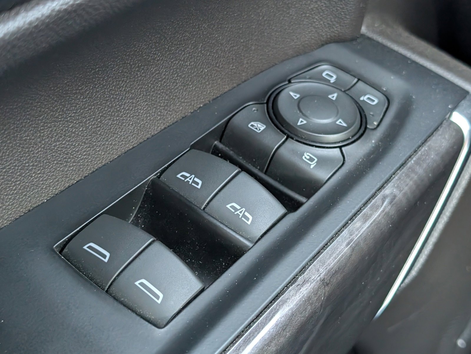 Used 2019 Chevrolet Silverado 1500 LTZ w/ LTZ Premium Package image 18