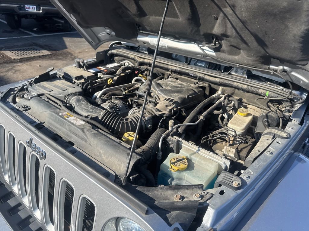 Used 2016 Jeep Wrangler Unlimited Sahara image 12