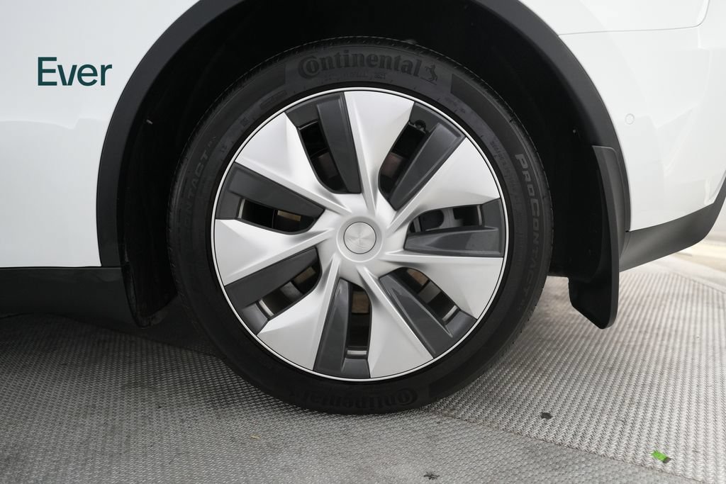 Used 2022 Tesla Model Y Long Range AWD/4WD image 9