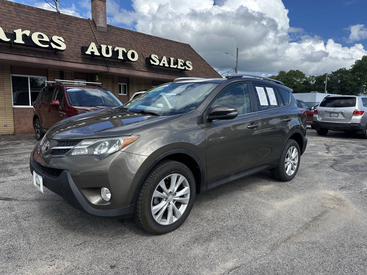 Used 2014 Toyota RAV4 Limited AWD/4WD image 2
