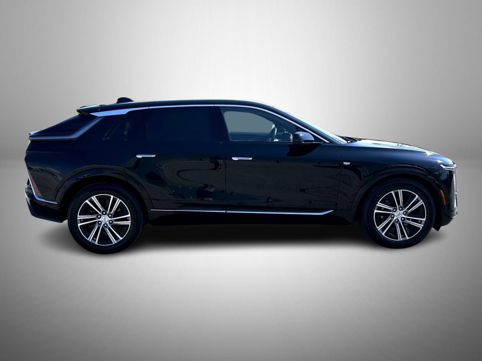 Certified 2024 Cadillac Lyriq Luxury AWD/4WD image 4