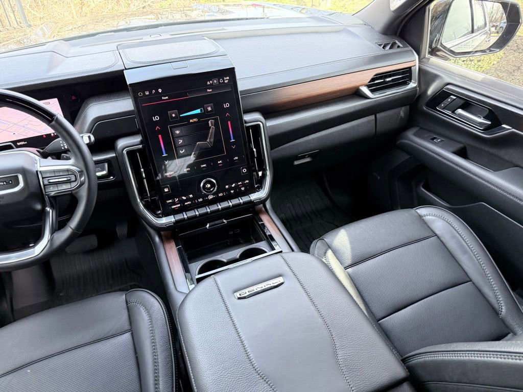 Used 2025 GMC Yukon Denali w/ Denali Reserve Package image 30