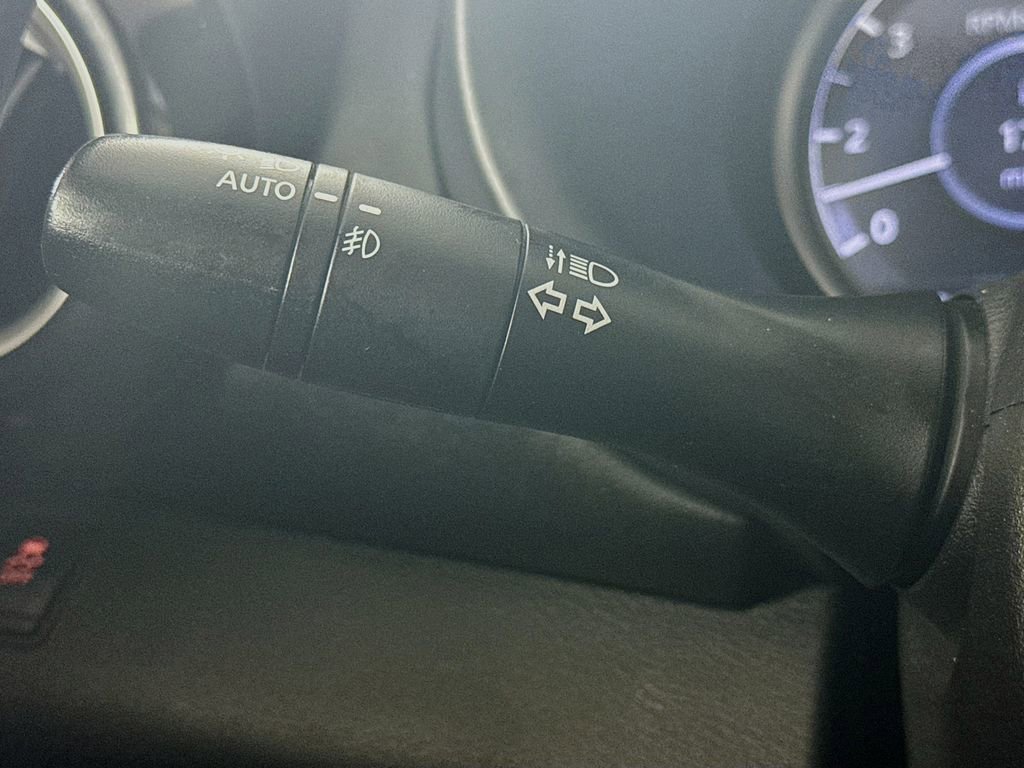 Used 2018 Nissan Kicks SR w/ Premium Package image 13