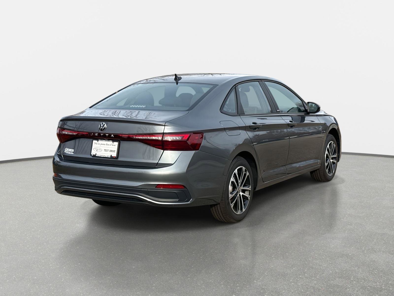 Used 2025 Volkswagen Jetta Sport image 5