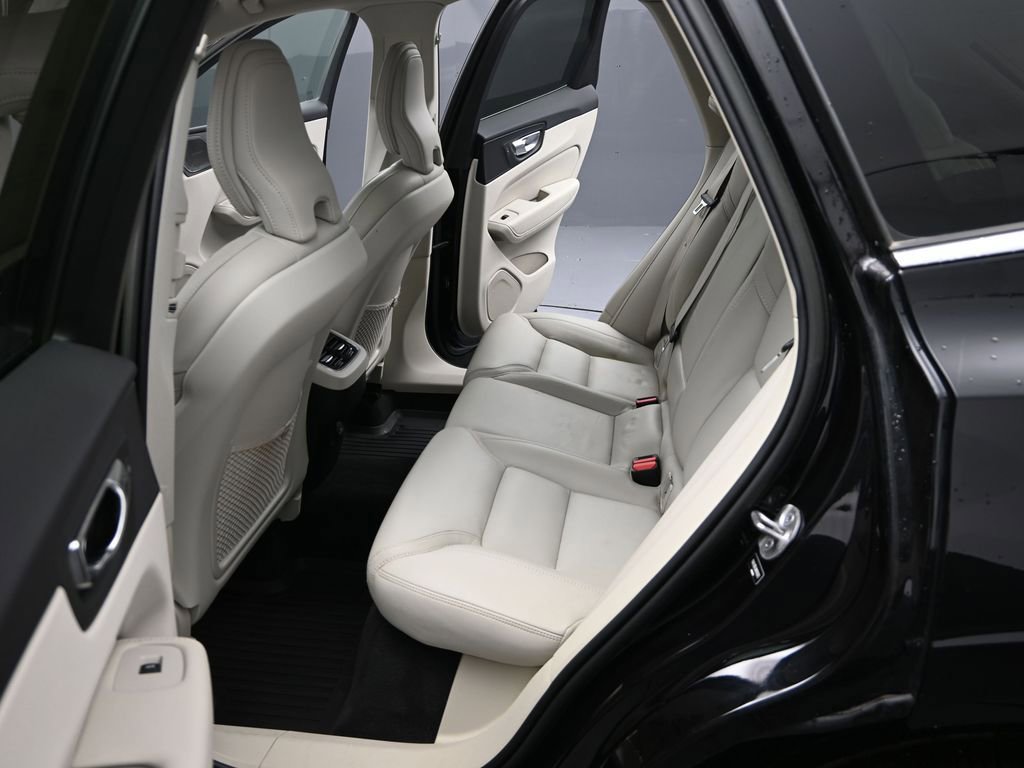 Used 2022 Volvo XC60 B5 Inscription w/ Advanced Package image 18