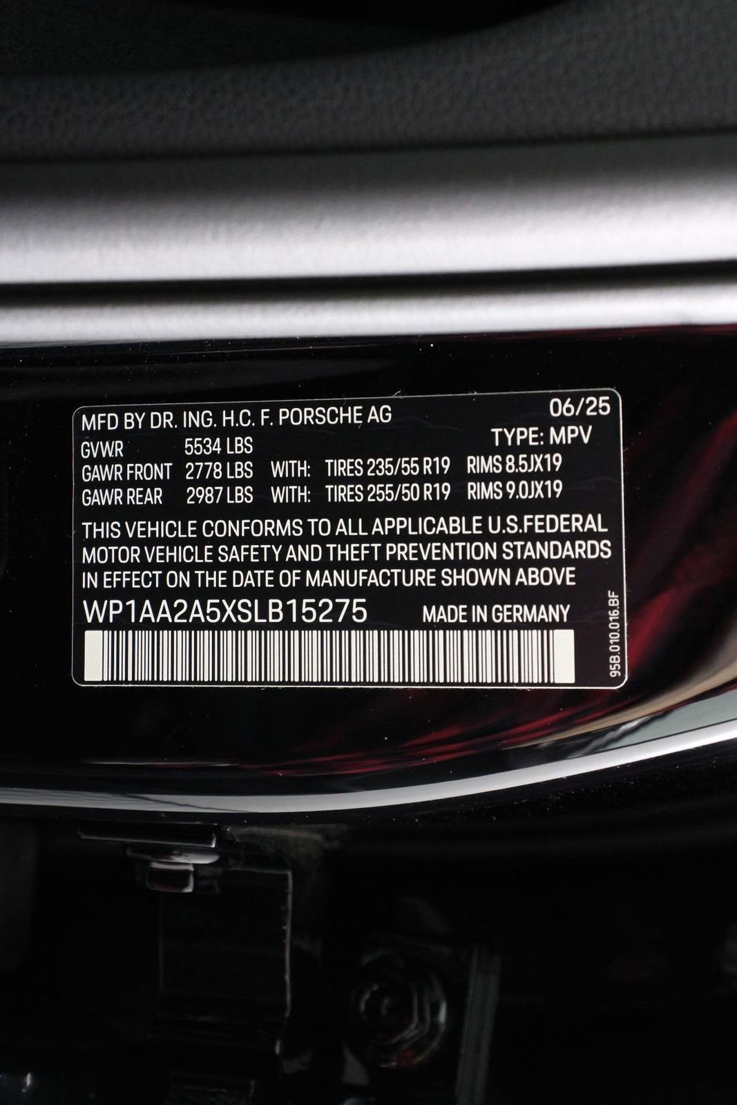 Certified 2025 Porsche Macan image 19