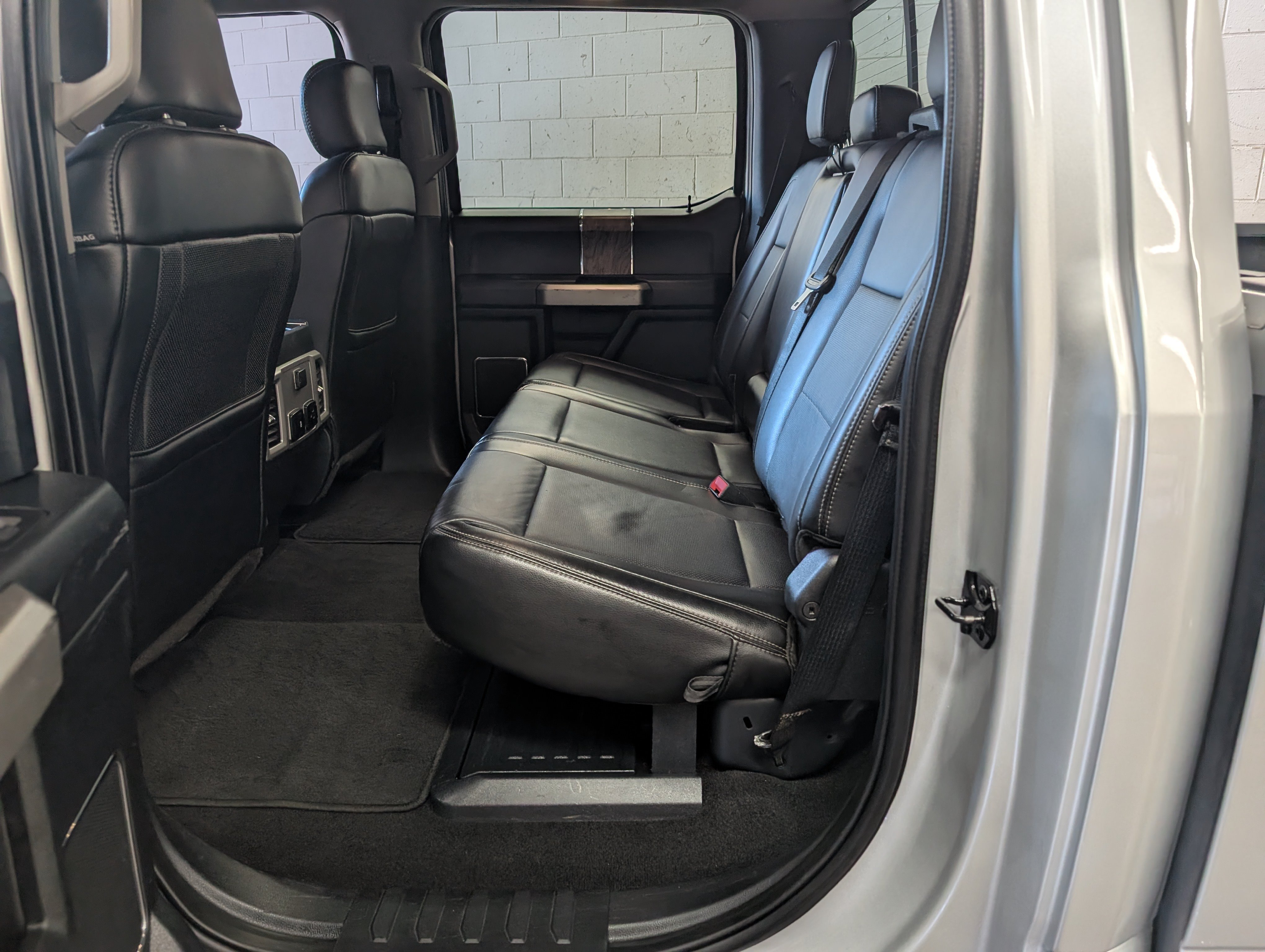 Used 2019 Ford F350 Lariat AWD/4WD image 6
