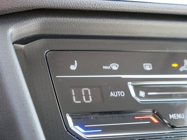 Certified 2025 Volkswagen Taos SE AWD/4WD image 34