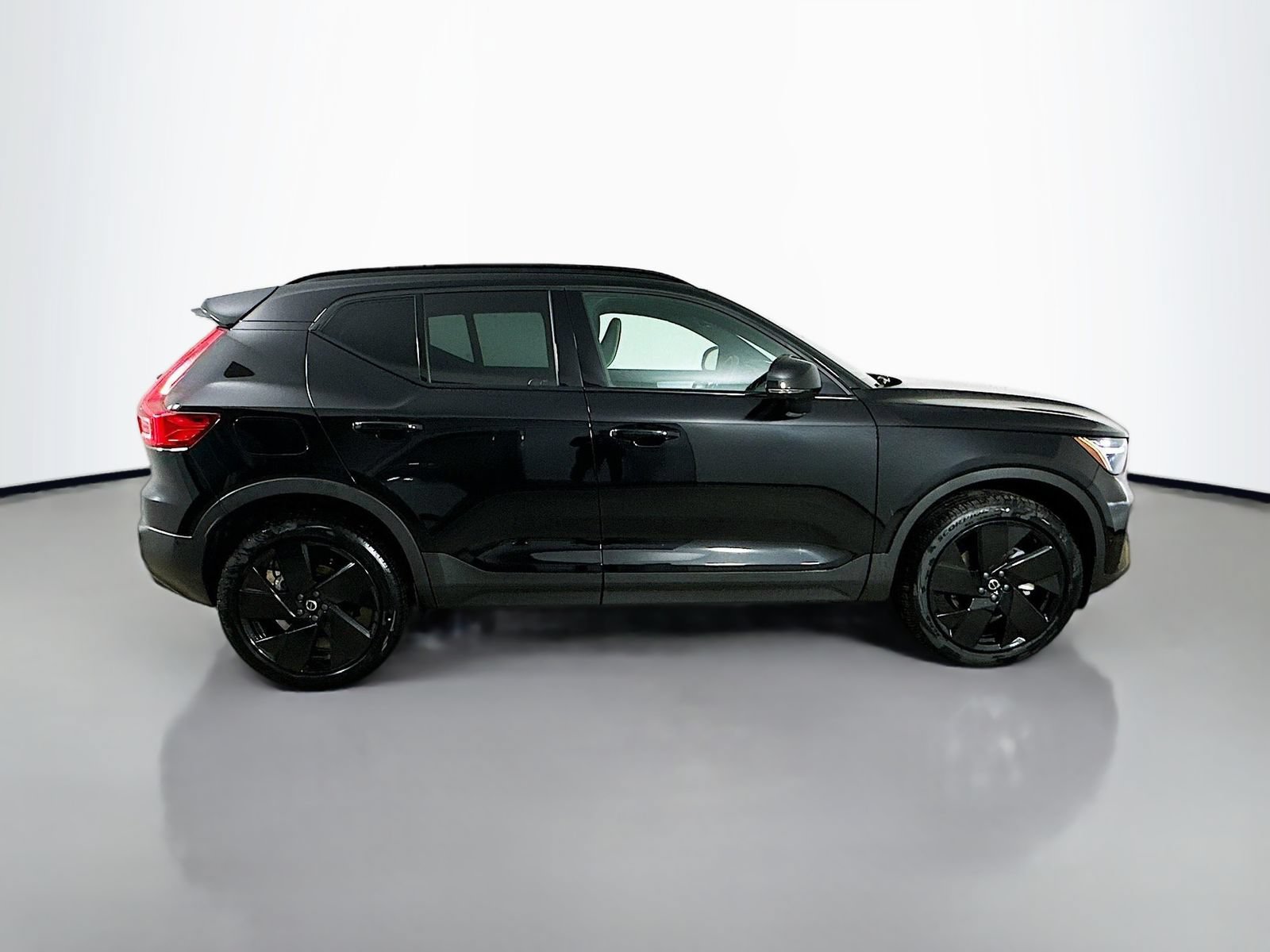 New 2026 Volvo XC40 B5 Ultra w/ Protection Package Premier AWD/4WD image 4