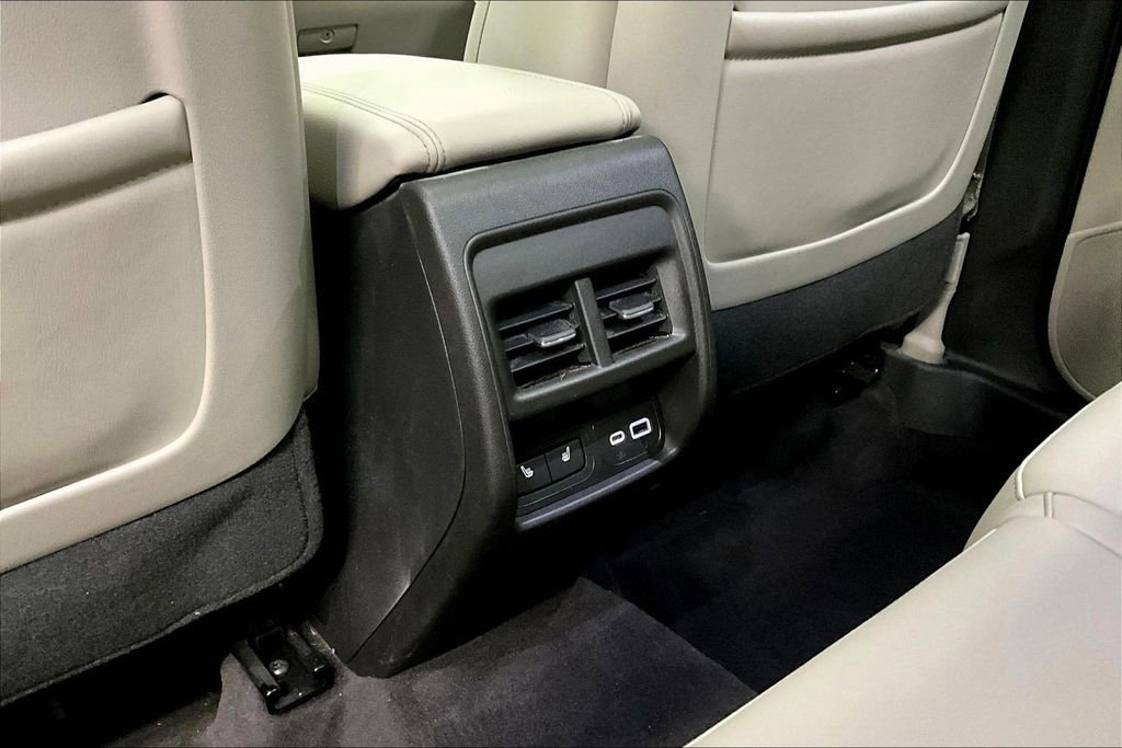 Certified 2023 Cadillac XT4 Luxury w/ Cold Weather Package AWD/4WD image 10