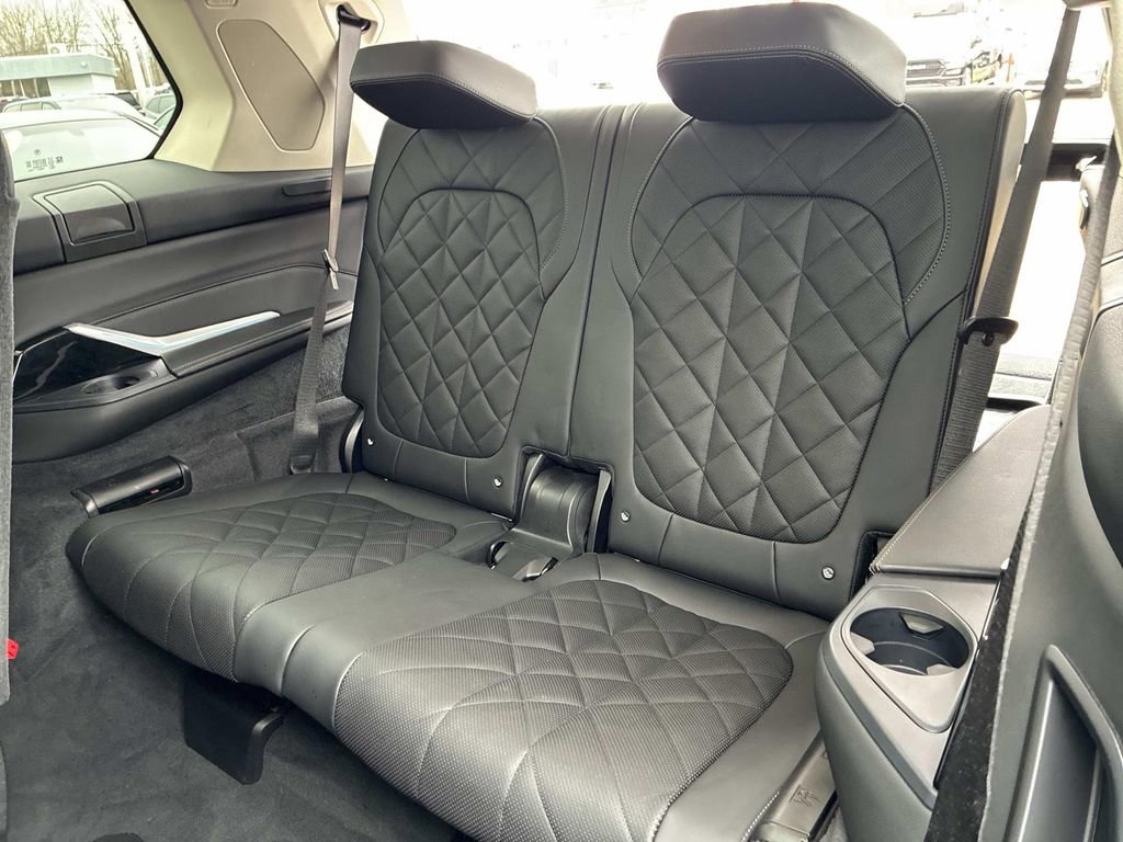 Used 2024 BMW X7 xDrive40i w/ Premium Package AWD/4WD image 18