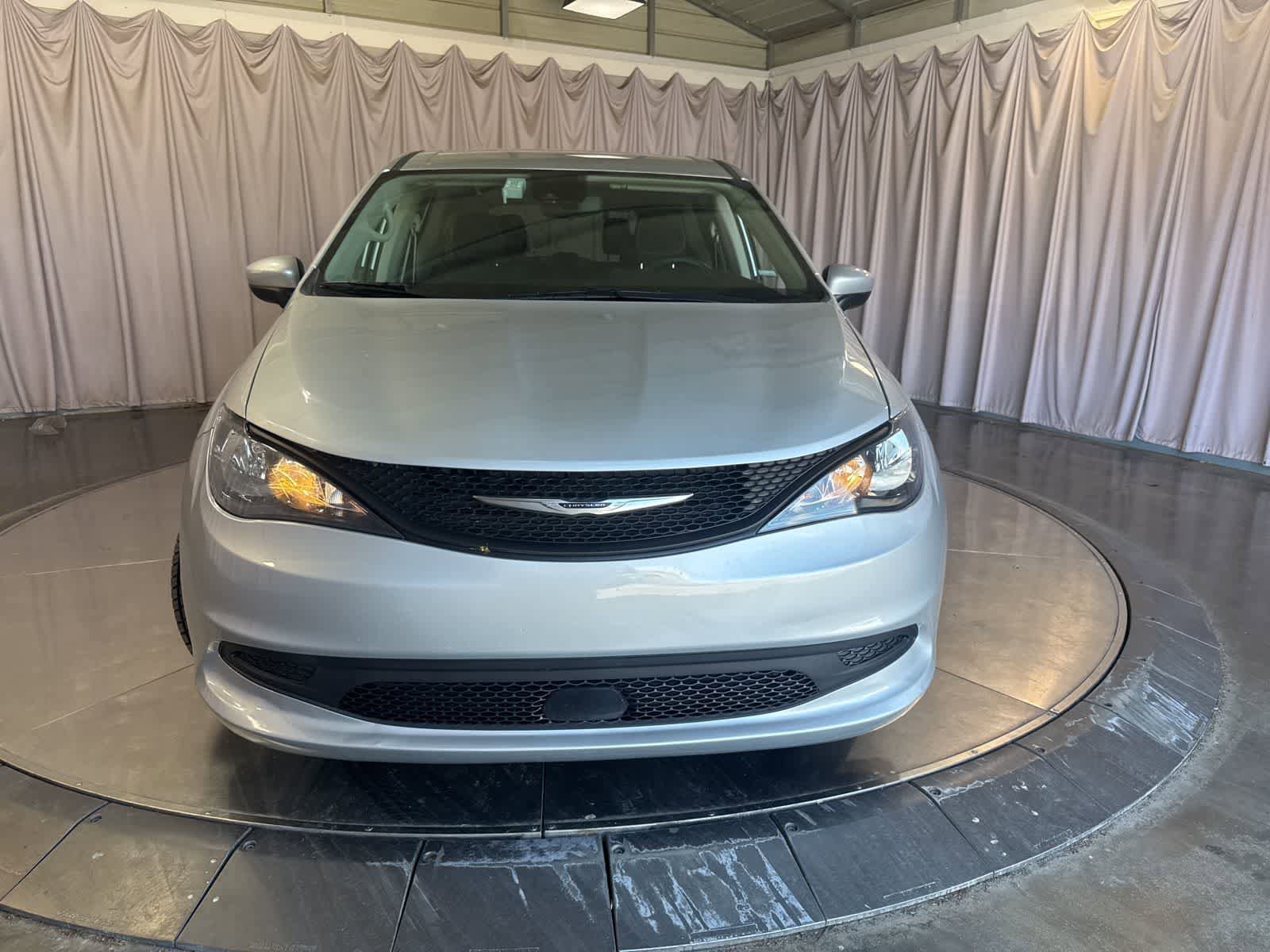 Used 2023 Chrysler Voyager LX video 2