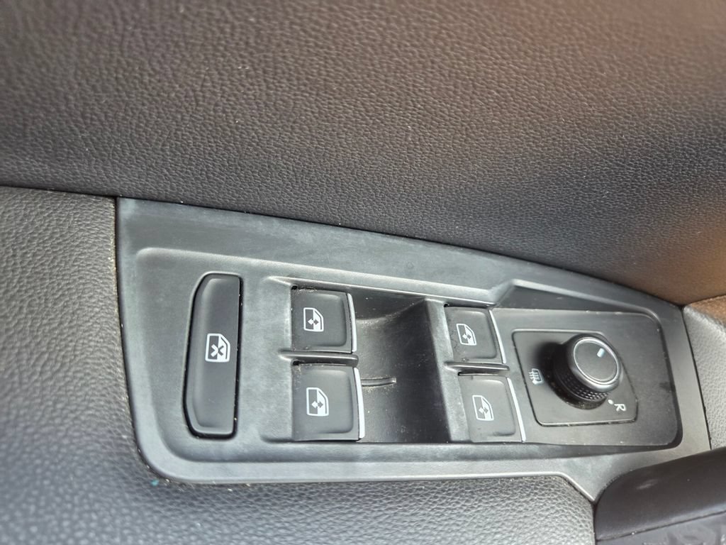 Used 2019 Volkswagen Tiguan SE w/ Panoramic Sunroof Package FWD image 19